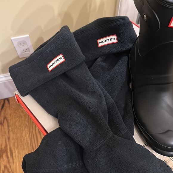 Hunter Rain Boots Including Fleece Sock Liners - Picture 9 of 9
